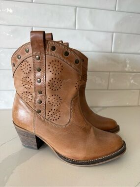 Women’s Dingo Shortie Boots 7.5